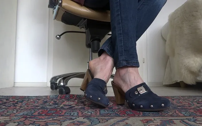 Lady Victoria Valente: Wooden Sabots mules in blue