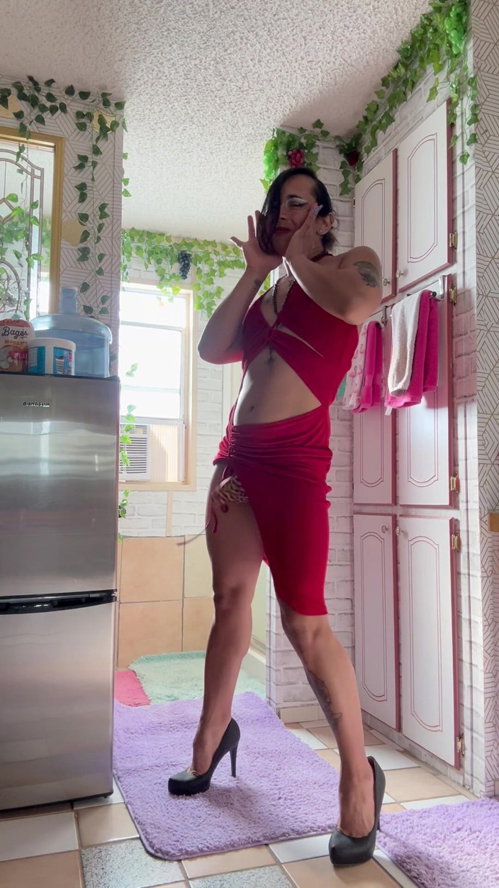 TSJade95: Kırmızı elbiseli adam yiyici striptiz