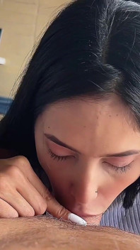 Ella gritó - tetona tetona latina de 18 años chupando culo en áspero primer plano