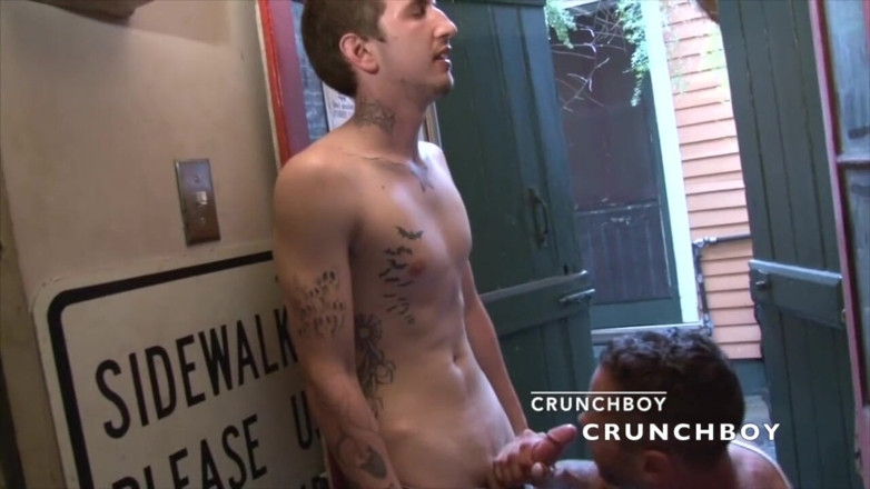 Twinks creampied by straight boys: Il gay gay succhia un vero ragazzo etero in un...