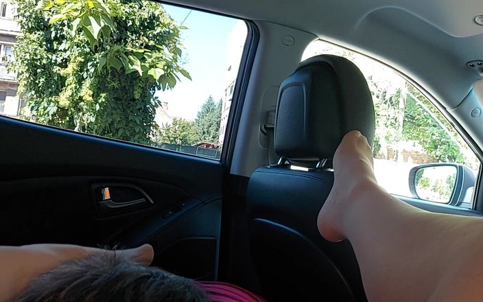 Step Mommy: Můj nevlastní syn olizuje moji kundičku v autě, zatímco čekáme, až...