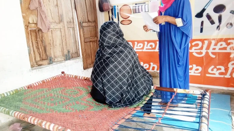 Priya mehra: Seks gadis dua murid dengan guru