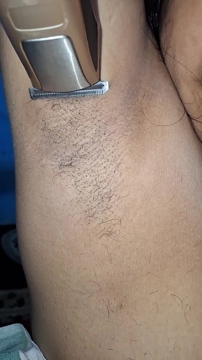 horneySonu: Sonu rasatura della figa