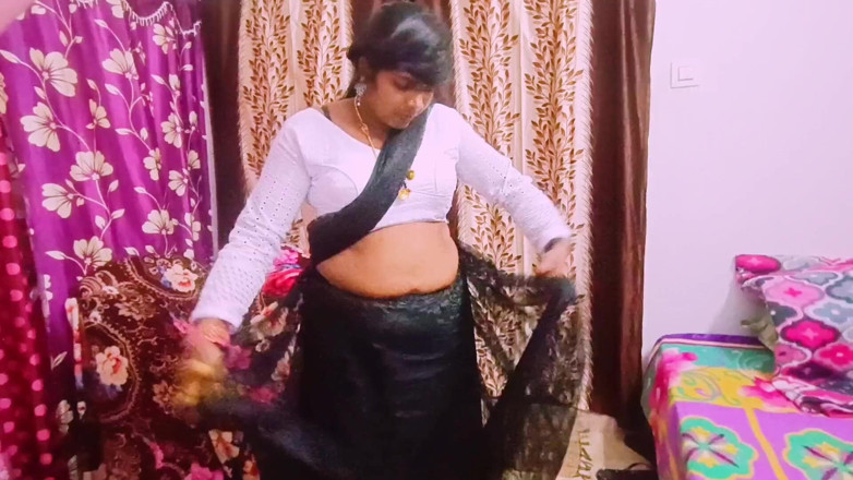 Telugu honey lips: Suri rumah saree hitam yang cantik bercurang malangnya mengongkek ayah...