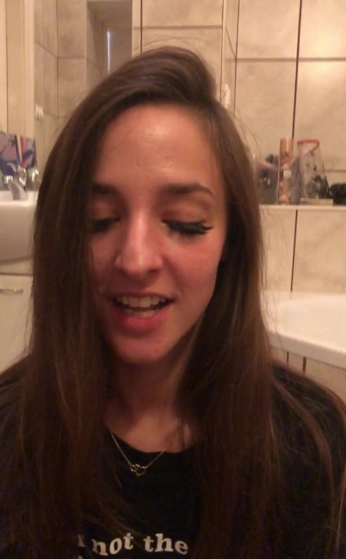 Amirah Adara: Humor desagradável