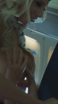 Sex lesbian cu Puma Swede și iubitul ei sunt mame sexy degustând pizda
