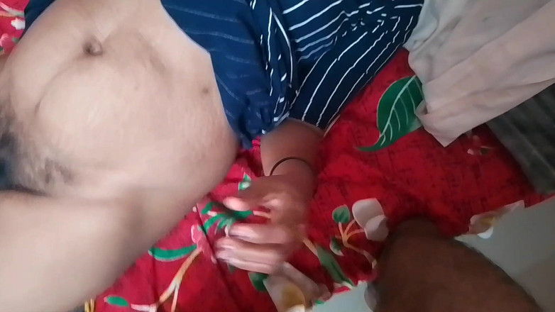 Skydreem1104: Жена кладет пенис мужа в рот и сосет его молоко и наслаждается им