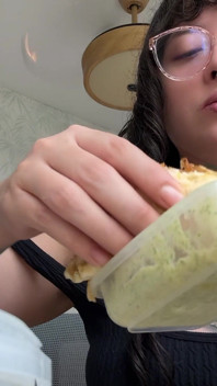 The Giantess Girl Makes Her Stomach Grow so That It's Big for You.