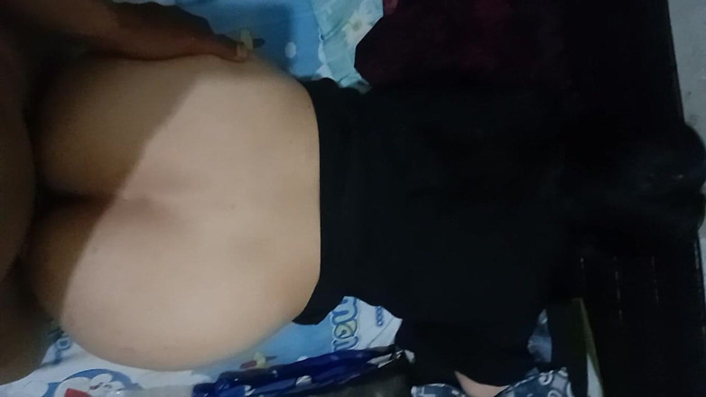 Famly sex: Đụ kiểu chó angelasian âm hộ trắng hẹp trinh nữ