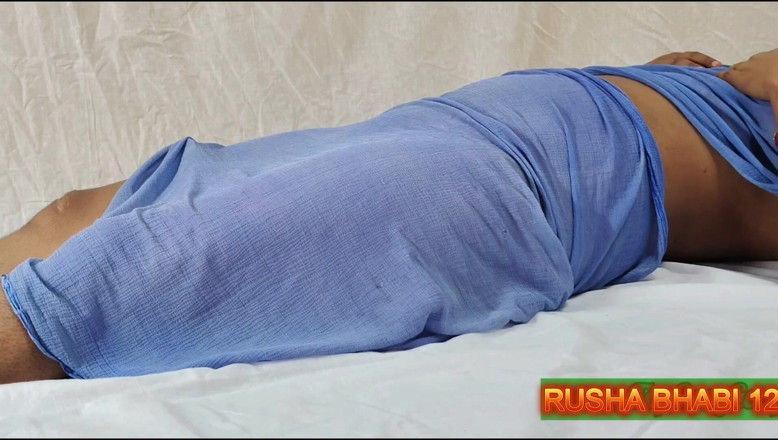 RUSHA BHABI: Sora vitregă indiană a fost prinsă în timp ce apela video...