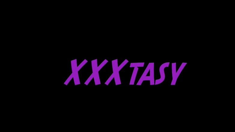 XXXTASY: uttejit shanivaar ki subah - uski paripakv choot har jagah phuhaar...