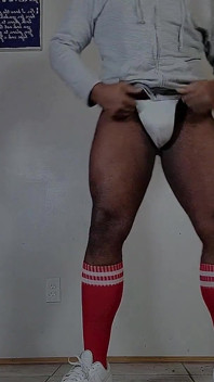 Pantat bahenol pelacur sepak bola ini dientot habis-habisan pakai dildo ukuran XL