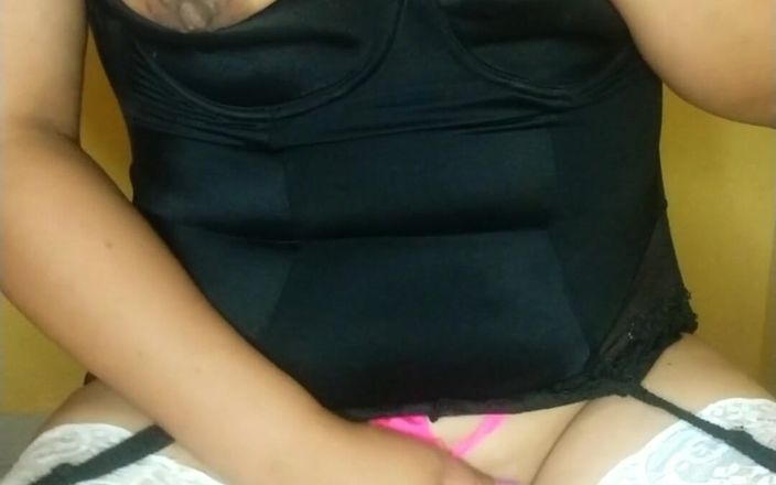 Carla Villalobos: Kerang terbuka basah dan menetes