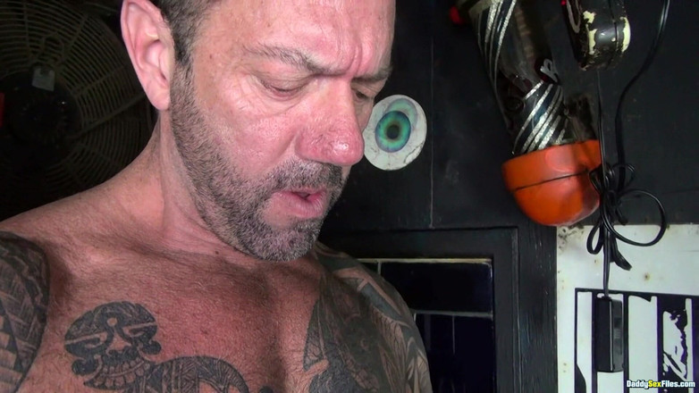 Daddy Sex Files: Kompletní servis Spit &amp; Shine