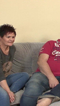 Ela é avó amadora da Alemanha que gosta de 69 pose