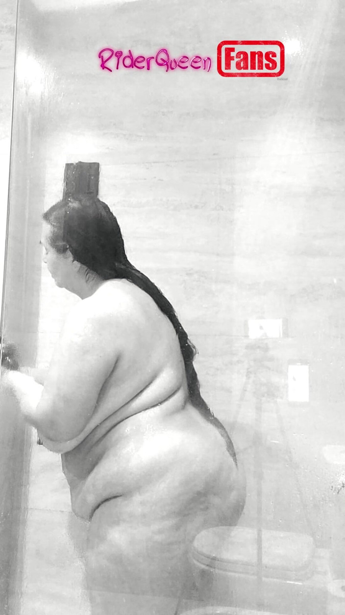 Only Riderqueen BBW Step Mom Latina Alone: Taking a Sexy Shower