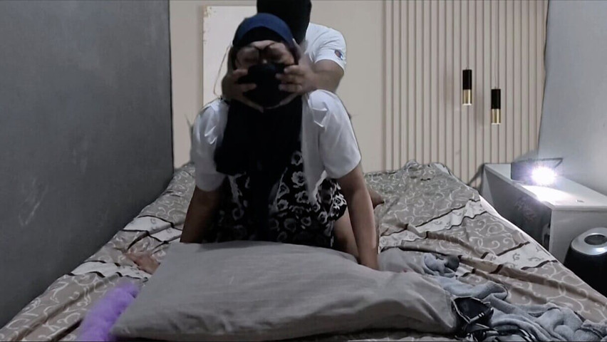 Naughty Indonesian Wife Teaches Sex to Her Boyfriend (Indo couple)