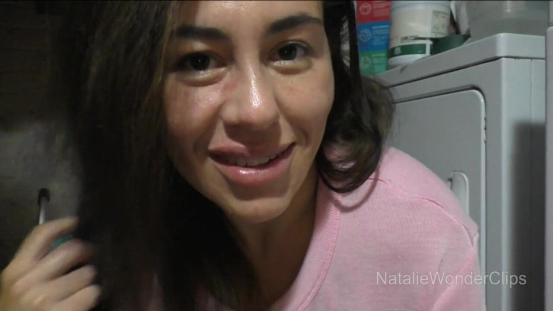 Natalie Wonder: 화장실에서 새엄마를 만나는 것은 더 이상 순진하지 않다