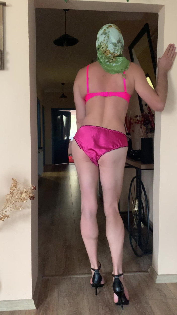 cd_aysemmm: Чекаю кур'єра піци, я сподіваюся, трахни мене