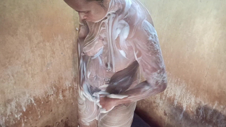 Rania: Fă un duș cu mine, draga mea