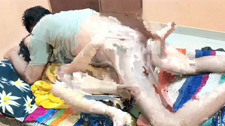 Janvibhabhii: 与邻居男友在他家的一夜情，并操了她的阴户