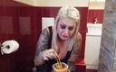 Fetish Videos By Alex: Татуированная милфа-блондинка поедает спагетти в туалете