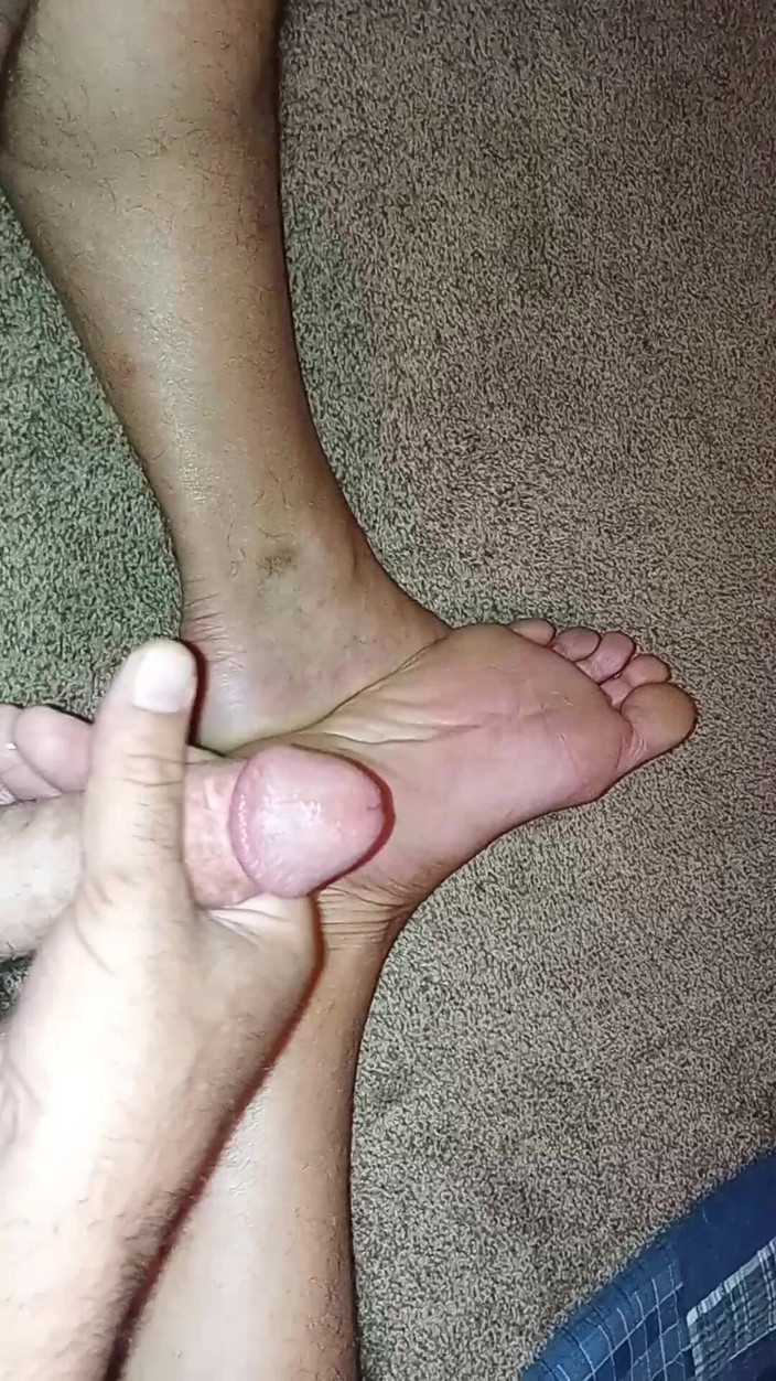 Midsouth Foot Fetish: 被撸管到我的脚上