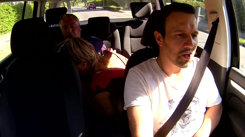 German Porn: MILF chce jít nakupovat a nechá se přesvědčit k šukání