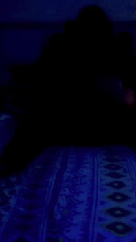 Um casal indiano de lua de mel sexy no quarto de hotel La Nivas Nainital