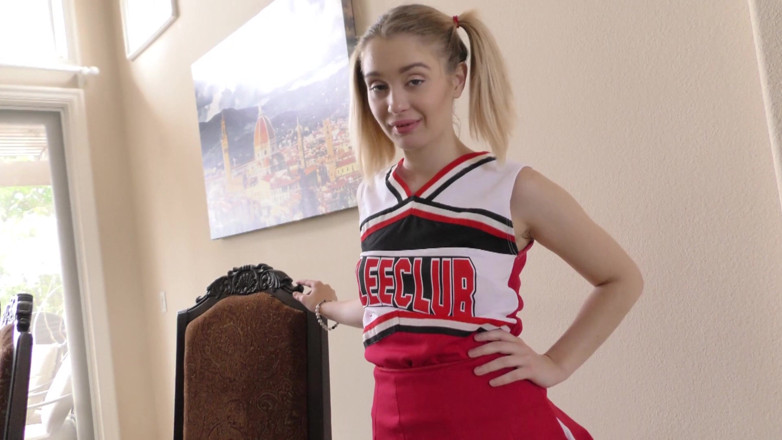 Hefburg: 18yo Cheerleader with Braces Loves It