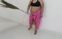 Aria Mia: Seksowna ciocia uprawia seks z miotłą podczas zamiatania domu - hindi...