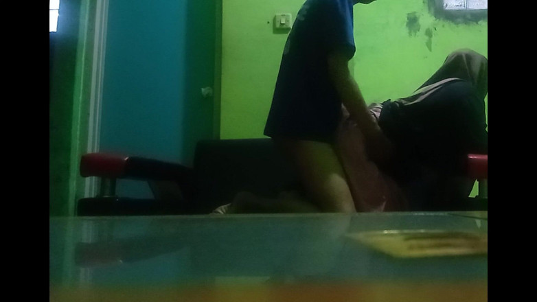 Famly sex: Skoro jsem to zjistil, když jsem ošukal kundičku svého nevlastního...