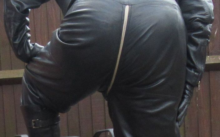 Leather guy: Läder jumpsuit