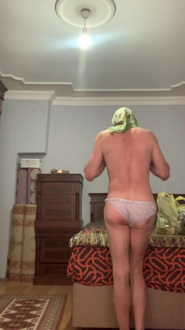 cd_aysemmm: 我的头巾大屁股继母脱衣服