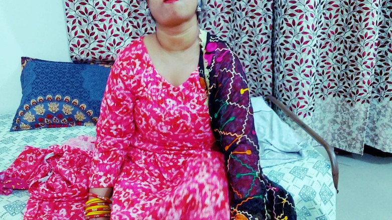 Desi Pari Bhabhi: Sexy XXX macecha tvrdě šuká až do orgasmu s hindským zvukem...