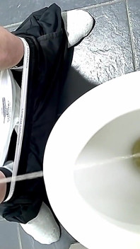 Primul meu videoclip cu pișare!