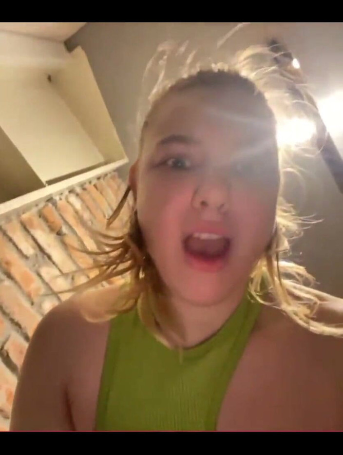 JuiceLussie: でかいクソみたいなクローズアップ。BBCとのアナルファック