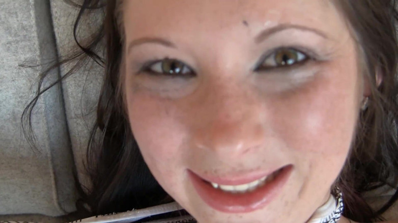 Double Trouble: Kongkek bertiga antara kaum untuk remaja yang suci