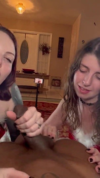 Dante krijgt een kerstjob van Santa's Lil Helpers- Riley Daniels & Destiny Love