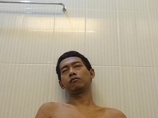 Asian Piss (Ahmad slave bottom)
