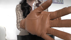 Lady Victoria Valente: セッションの気分を盛り上げる:鞭が鳴る前に革の手袋の匂いを嗅ぐことを許される!レディ・ヴィクトリア・ヴァレンテ