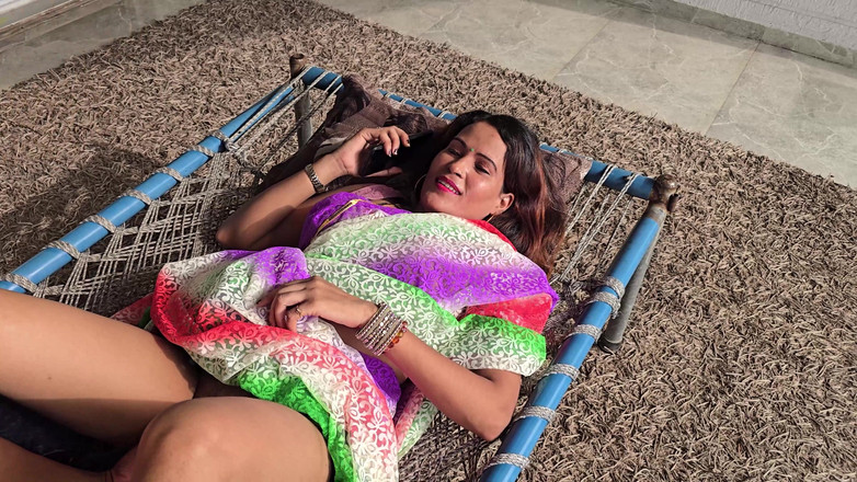 Madhu bhabhi 69: Indická manželka podvádí se svým manželem a šuká s masérem