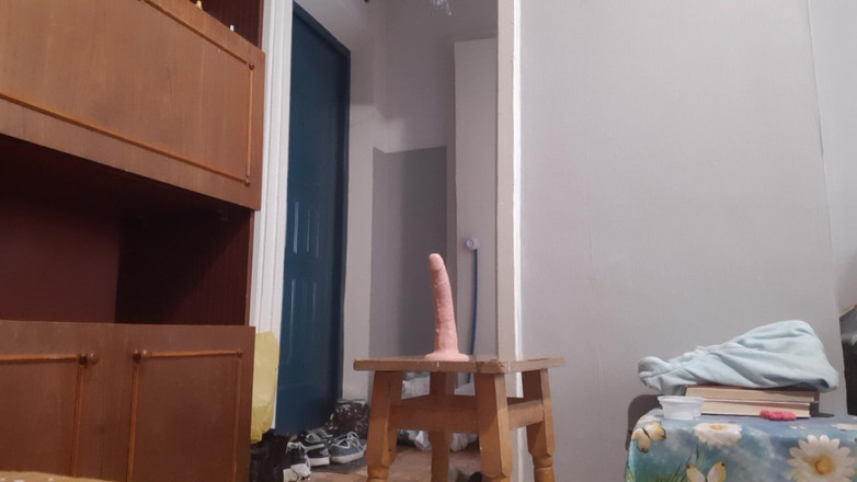 Lesbian-candys: Estudiante flaca se la follan duro con un consolador mientras...
