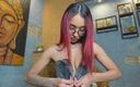 Lia Wood: Tyeen裸体性爱表演自慰