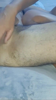 Mein Mädchen Macht Mich Zu Einem Leckeren Handjob Mit Öl, Leckt, Spuckt Und Viel Geil