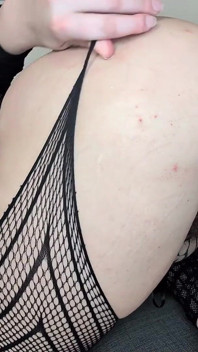 观看胖女人独自手淫真实高潮。