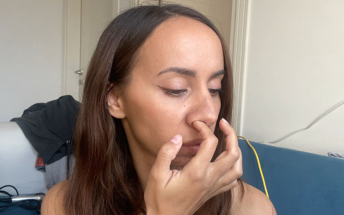 Pantera Nika: Zvedl jsem nos, zatímco se mrdám na smartphone