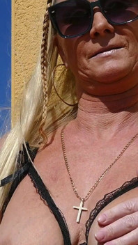 Venkovní dildo Šukání zadku Roztahování anální hry na slunci Po svlékání v punčochách a podpatcích