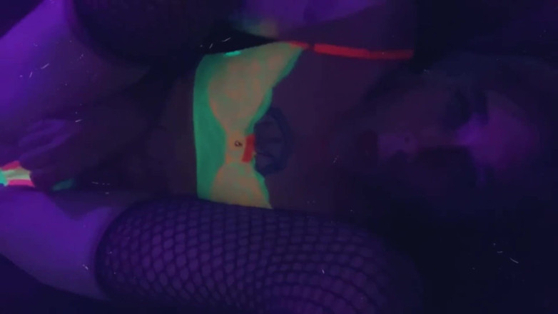 CarmenMelatonin: 파티하고 싶어하는 예쁜 레이브 소녀