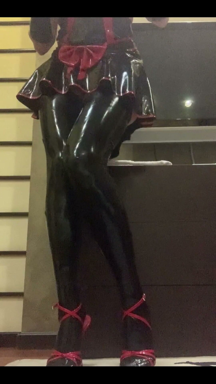 Dominatrix Miss Patricia Stark: 노 댓글 일렉트로 파티 ...
